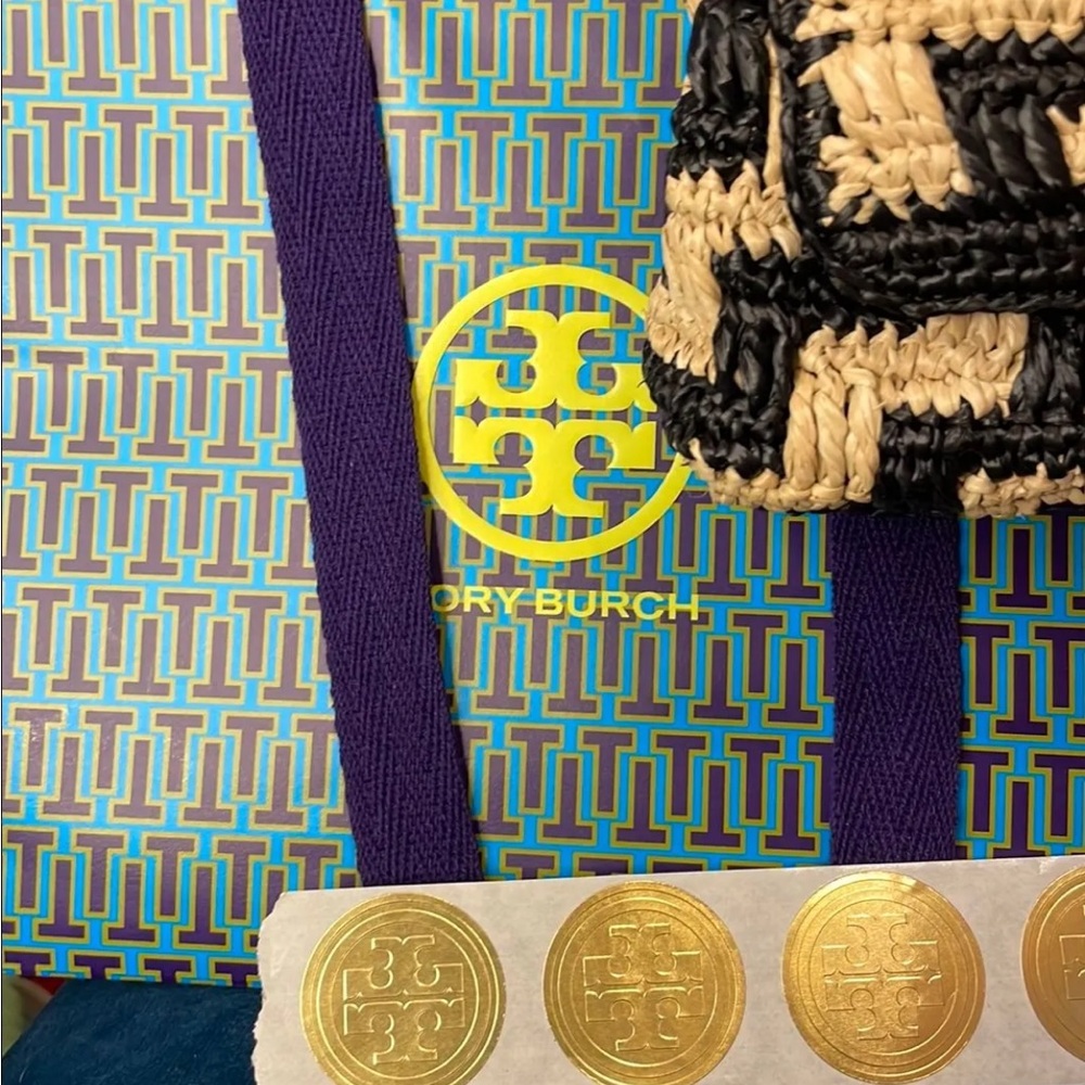 Tory Burch Full Inclusion Set - Picture 2 of 5
